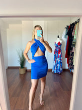 Cargar imagen en el visor de la galería, Vestido cuello cruzado azul klein
