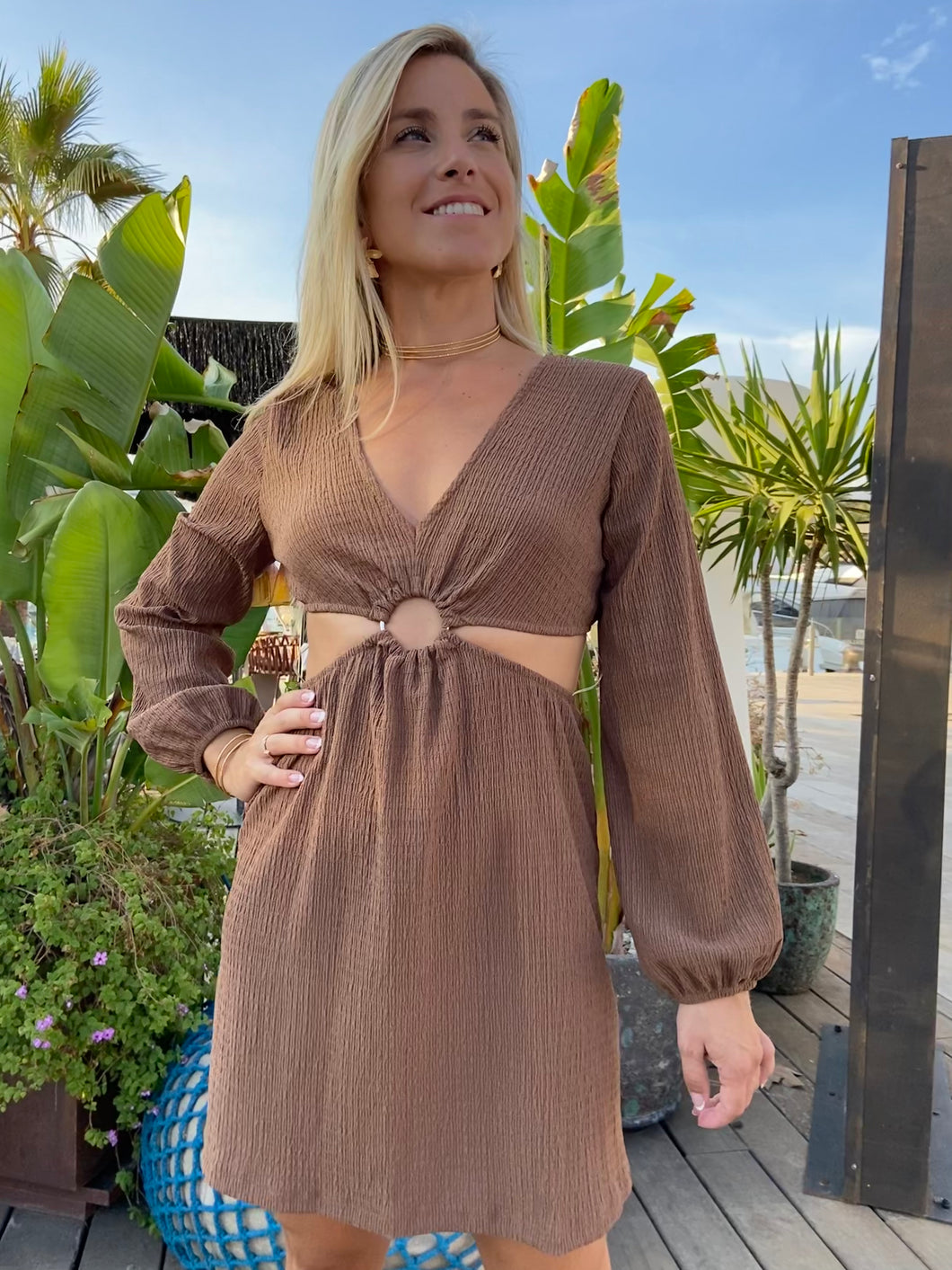 Vestido cut out anilla camel