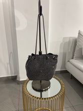 Cargar imagen en el visor de la galería, Bolso Clutch Saco Strass negro
