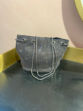 Cargar imagen en el visor de la galería, Bolso Clutch Saco Strass negro
